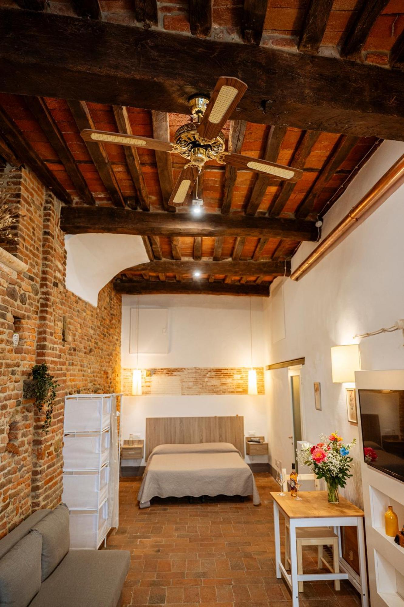 Bed and Breakfast Antica Casa Dei Rassicurati Монтекарло Екстер'єр фото