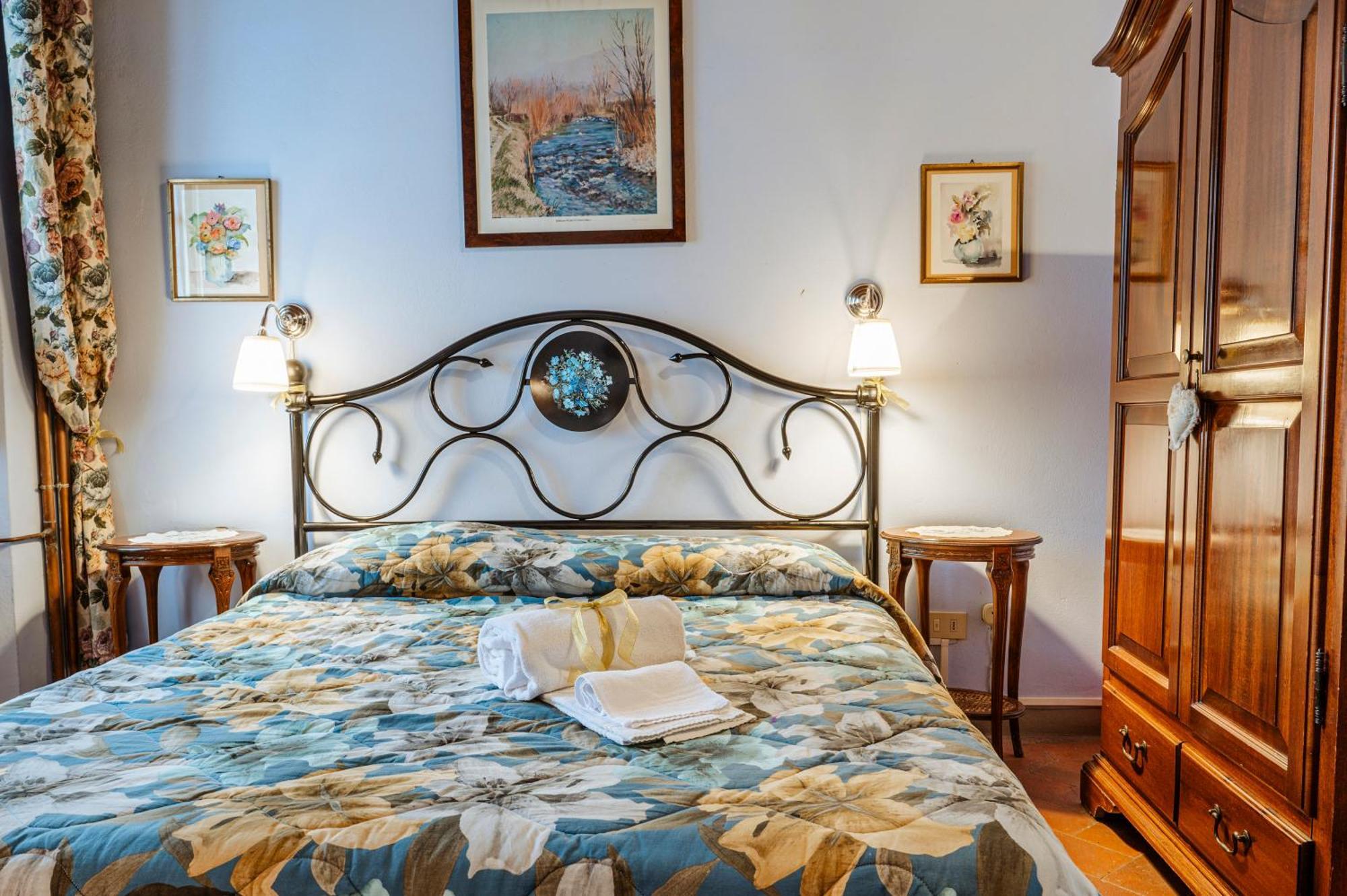 Bed and Breakfast Antica Casa Dei Rassicurati Монтекарло Екстер'єр фото