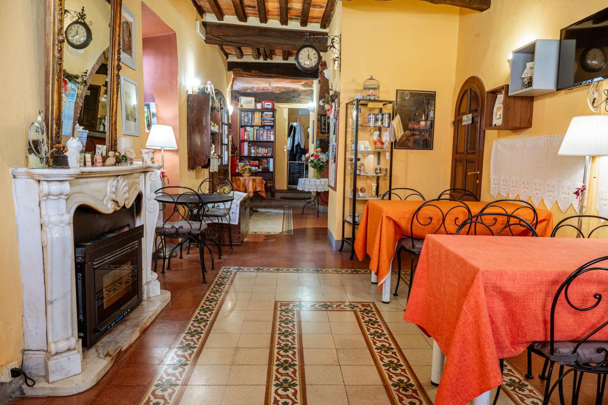 Bed and Breakfast Antica Casa Dei Rassicurati Монтекарло Екстер'єр фото