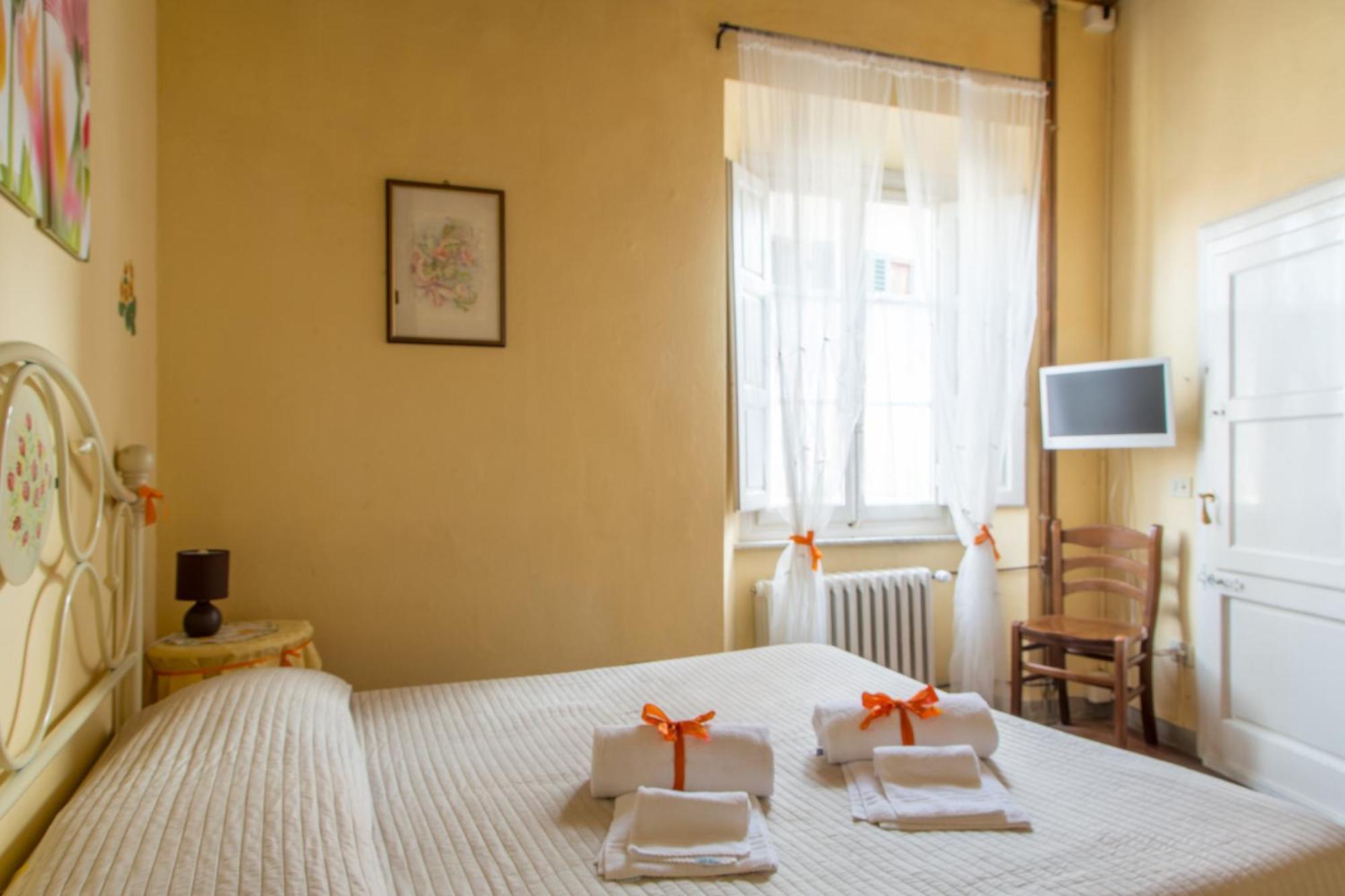 Bed and Breakfast Antica Casa Dei Rassicurati Монтекарло Екстер'єр фото