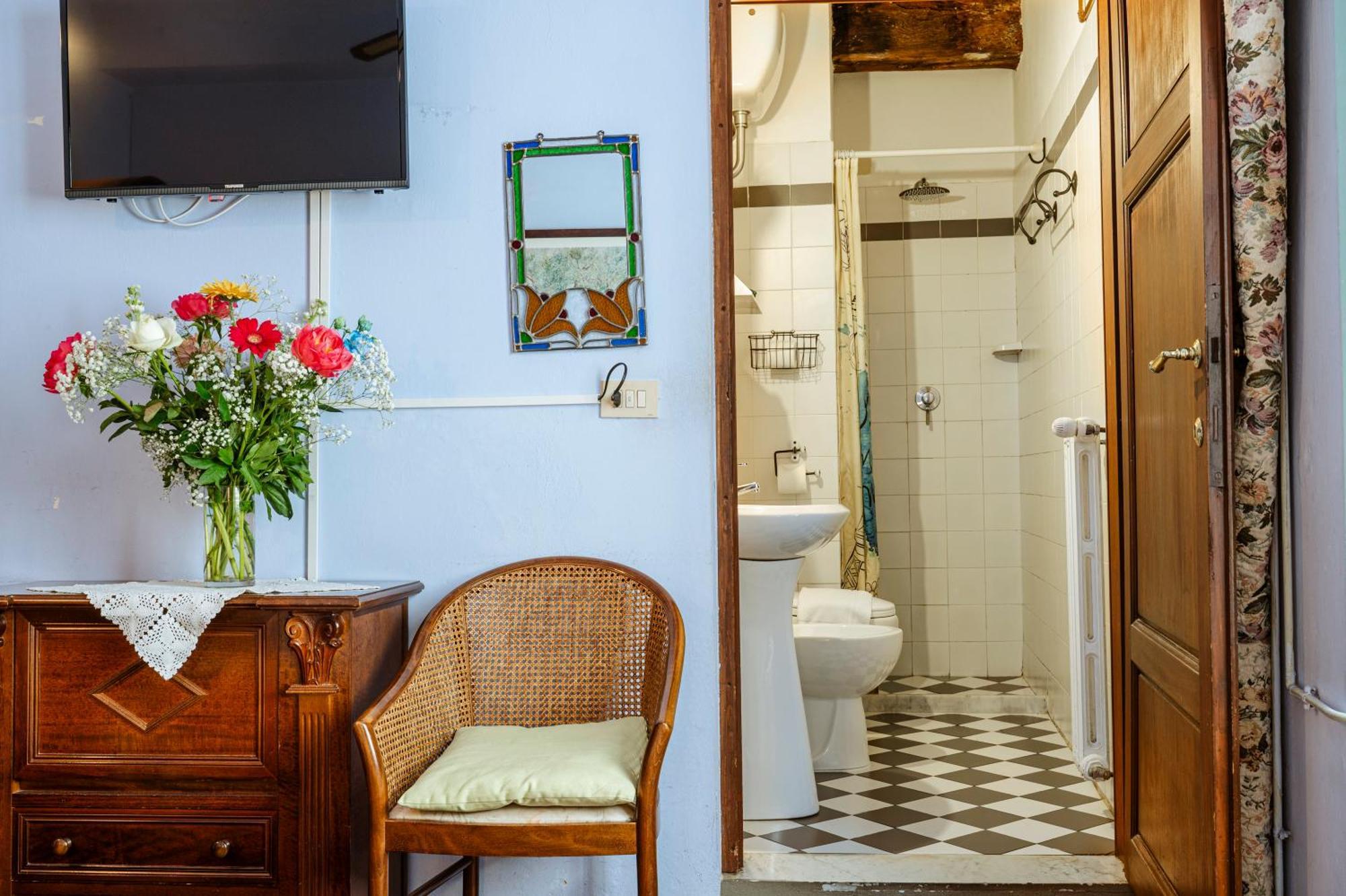 Bed and Breakfast Antica Casa Dei Rassicurati Монтекарло Екстер'єр фото