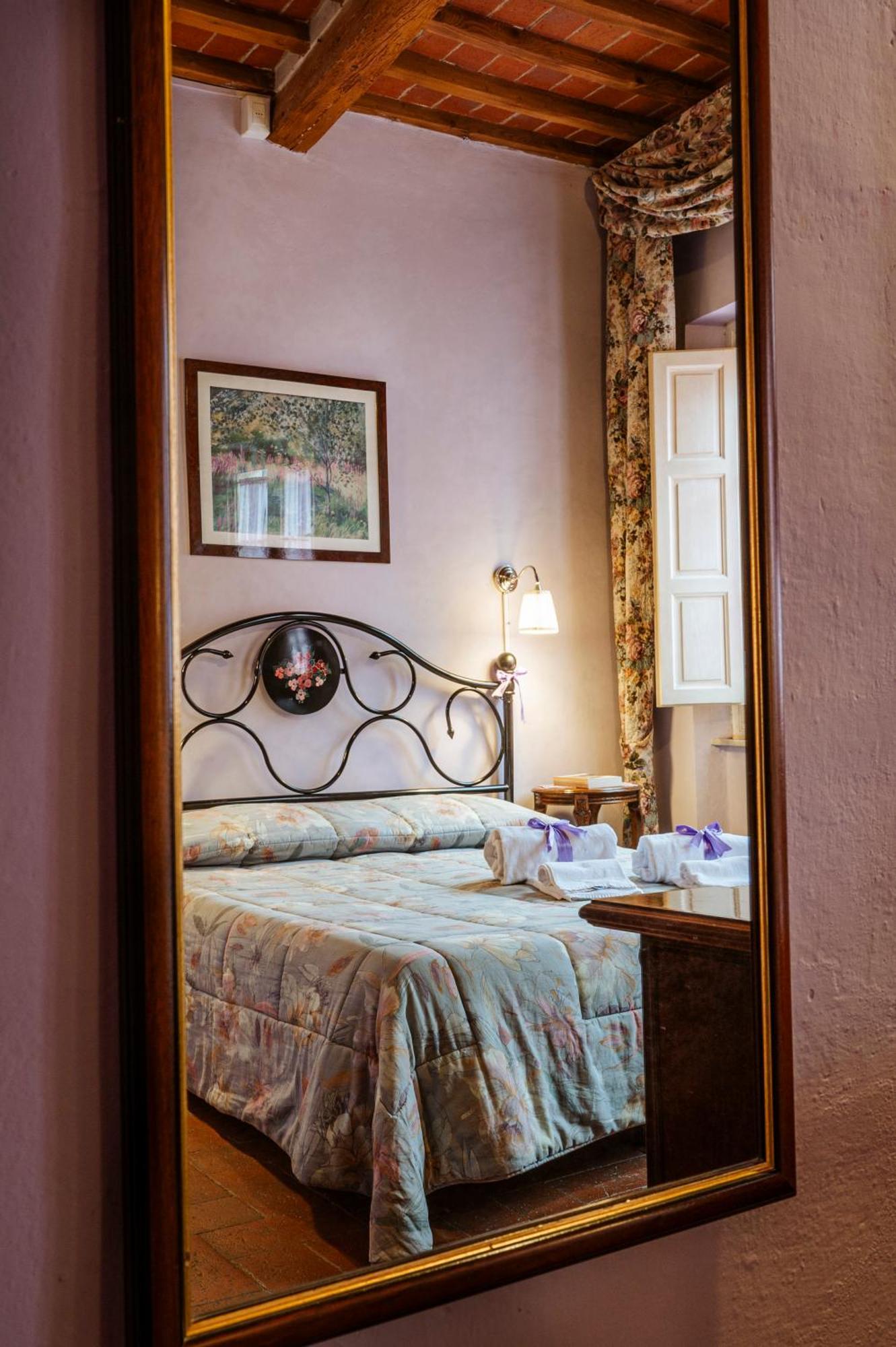 Bed and Breakfast Antica Casa Dei Rassicurati Монтекарло Екстер'єр фото