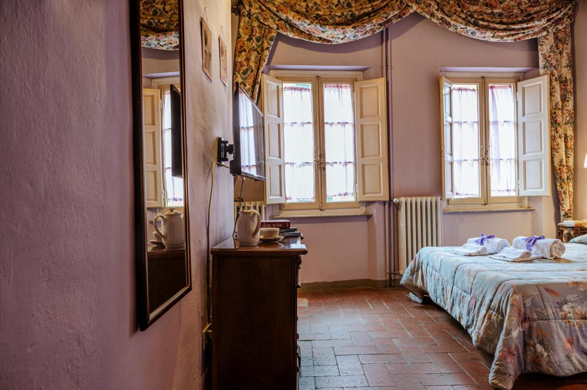 Bed and Breakfast Antica Casa Dei Rassicurati Монтекарло Екстер'єр фото