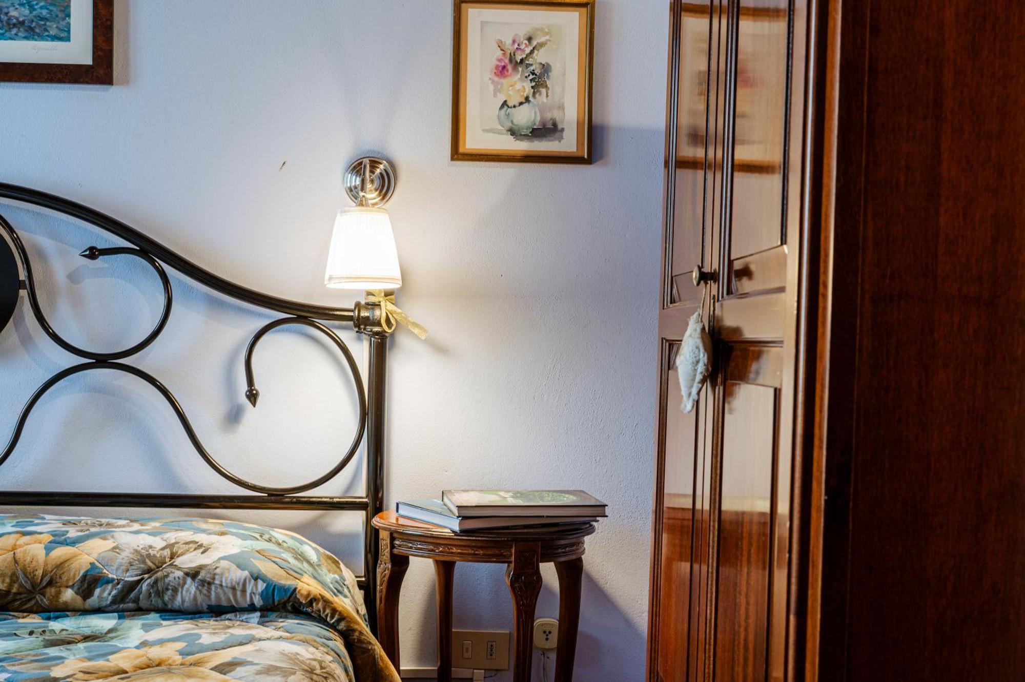 Bed and Breakfast Antica Casa Dei Rassicurati Монтекарло Екстер'єр фото