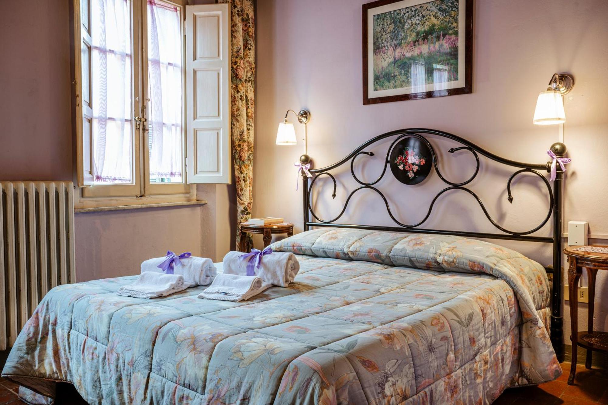Bed and Breakfast Antica Casa Dei Rassicurati Монтекарло Екстер'єр фото