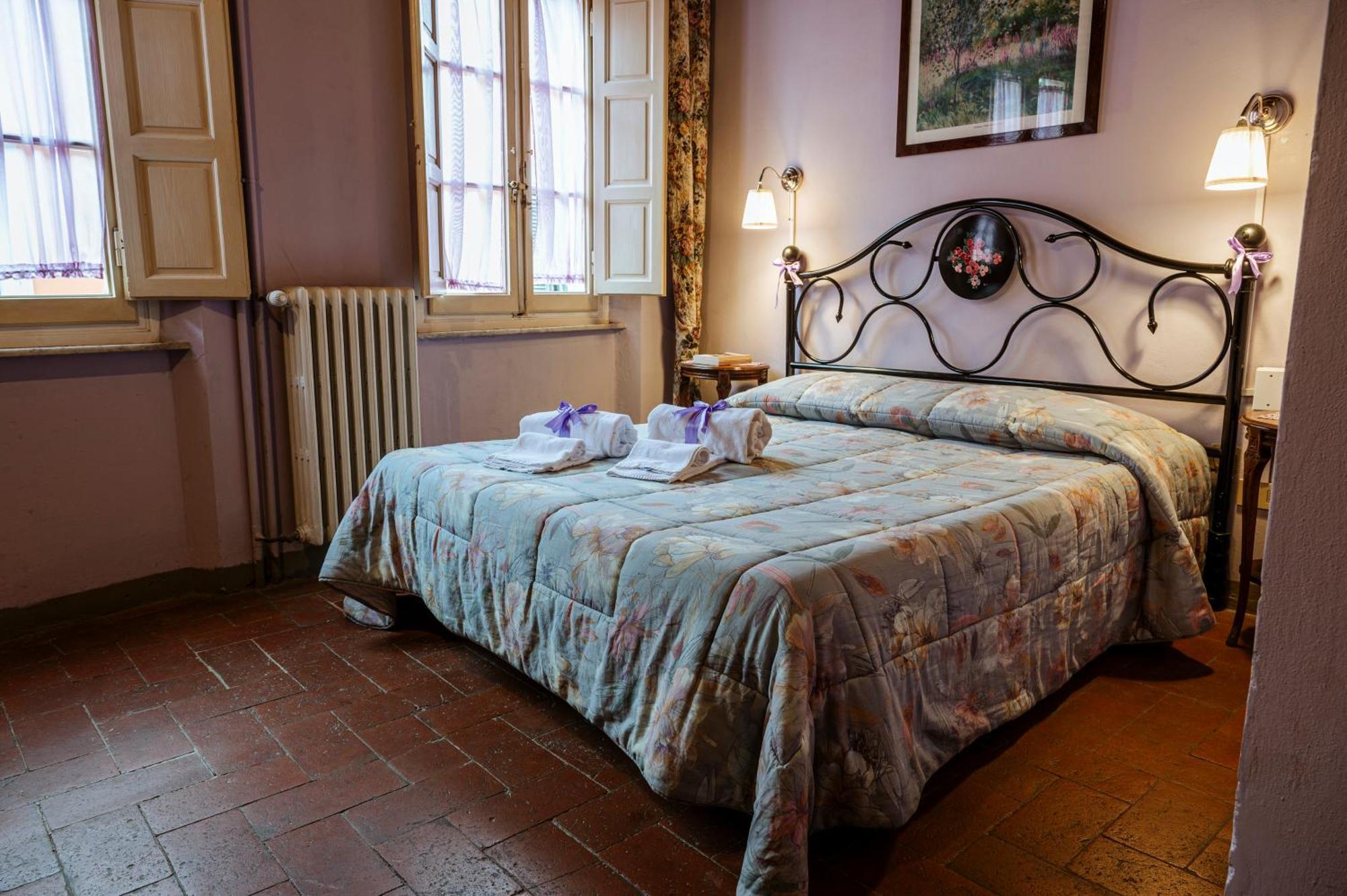 Bed and Breakfast Antica Casa Dei Rassicurati Монтекарло Екстер'єр фото